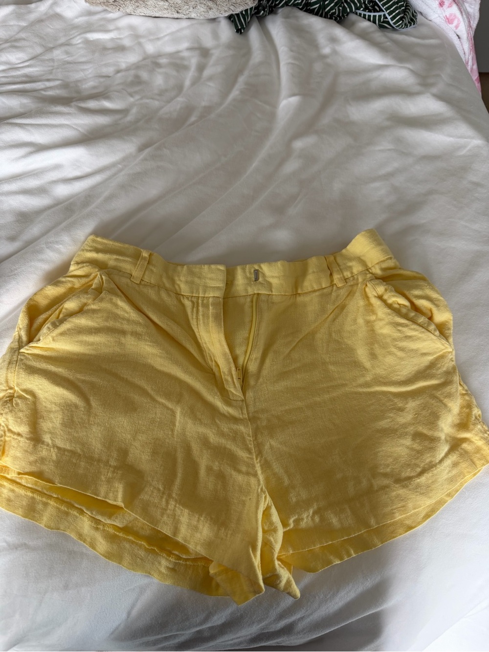 Abercrombie & Fitch Yellow Women's Linen-Blend Shorts